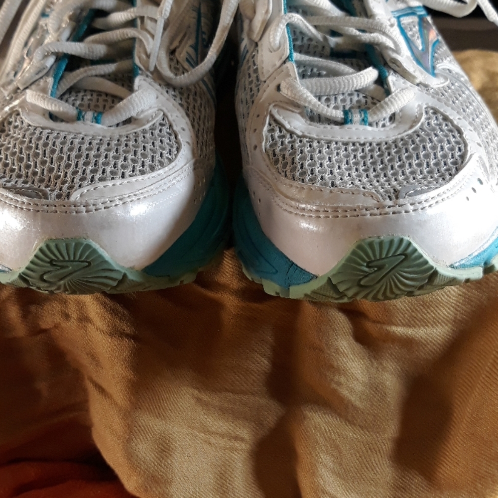 Brooks Limited GTS13 Women's Running Shoes - Picture 2 of 8